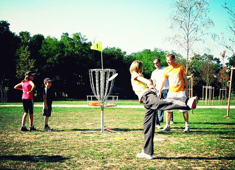 Disc Golf 3 disc golf, golf, activité, location, enfant, événement, anniversaire, créateur d'événement, arbre de noel, entreprise, toulouse, occitanie, comité d'entreprise, soirée, fête, mariage, midi-pyrénées, haute-garonne, collectivités, centre commerciaux, stand, centre commercial