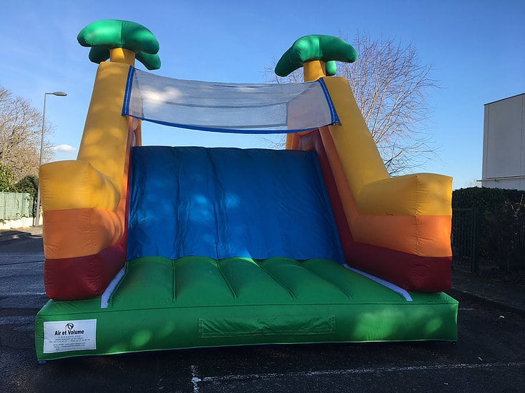 toboggan, girafe, jeu, gonflable, location, activité, enfant, événement, anniversaire, créateur d'événement, arbre de noel, entreprise, toulouse, occitanie, comité d'entreprise, soirée, fête, mariage, midi-pyrénées, haute-garonne, collectivités, centre commerciaux, stand, centre commercial