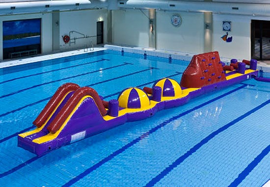 wipe out, piscine, aquatine, jeu, gonflable, location, activité, enfant, événement, anniversaire, créateur d'événement, arbre de noel, entreprise, toulouse, occitanie, comité d'entreprise, soirée, fête, mariage, midi-pyrénées, haute-garonne, collectivités, centre commerciaux, stand, centre commercial